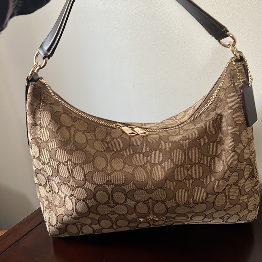Coach - Picture 2 of 7